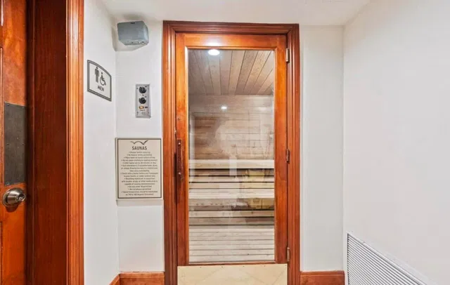  Unit 930 photo 6