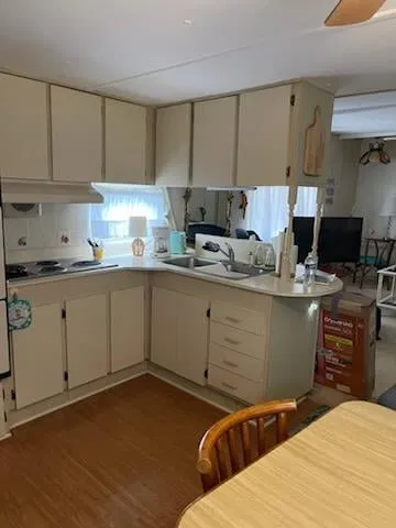 Unit 51 photo 15