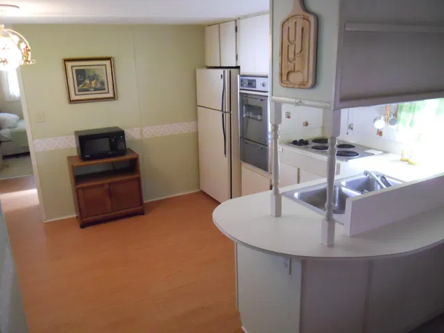 Unit 51 photo 16