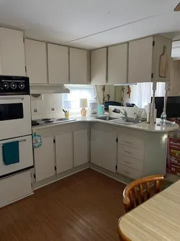 Unit 51 photo 17