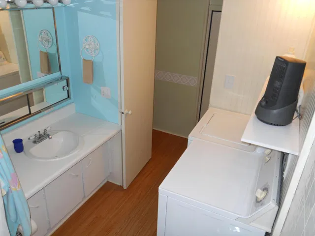 Unit 51 photo 21
