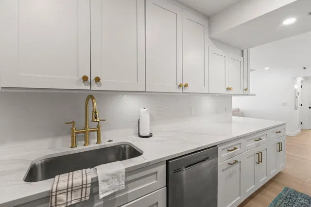 Unit 203 photo 12