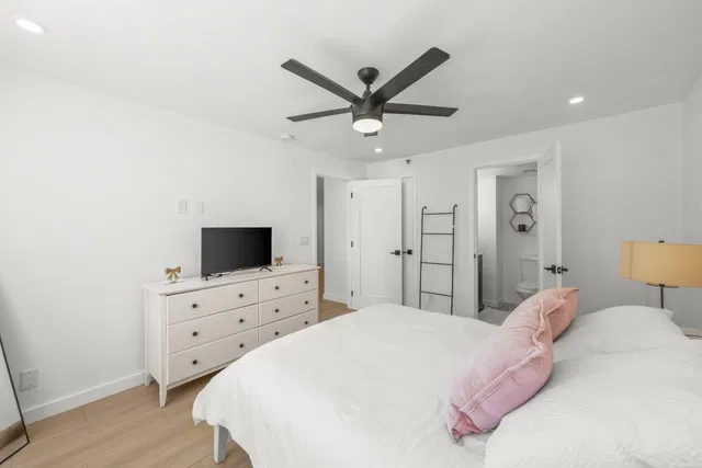 Unit 203 photo 15