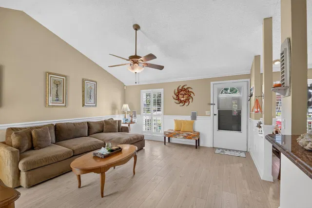 Residence photo 12