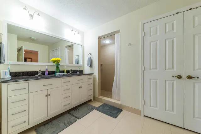  Residence photo 9