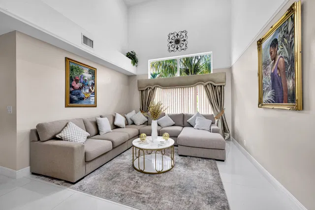 Residence photo 2