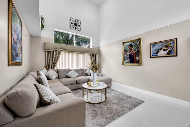 Residence photo 3