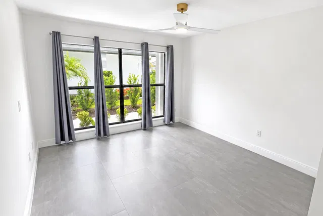 Residence photo 18