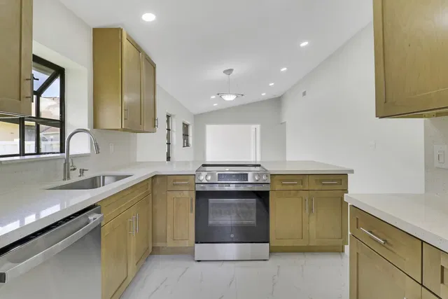 Residence photo 3