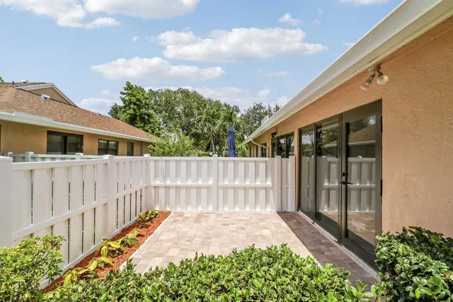 Residence photo 22