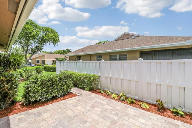 Residence photo 24