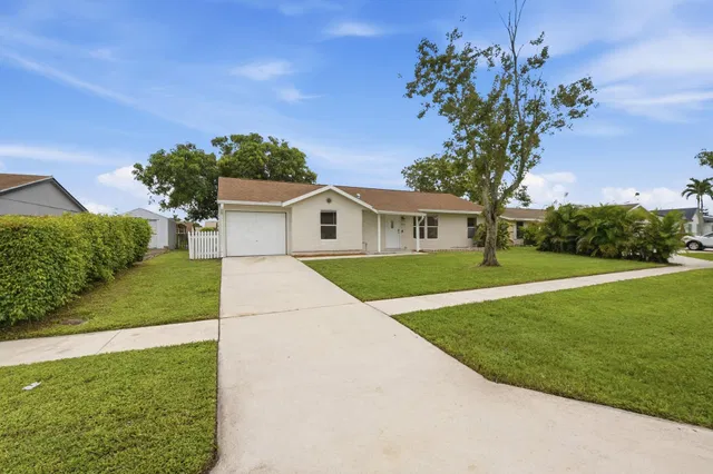 Residence photo 3