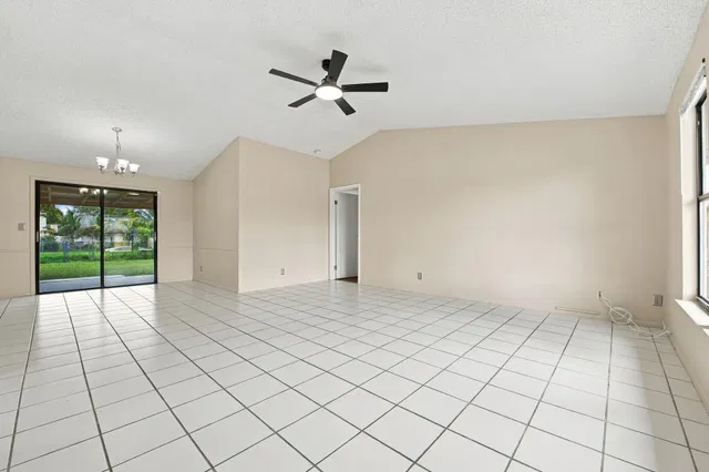 Residence photo 6