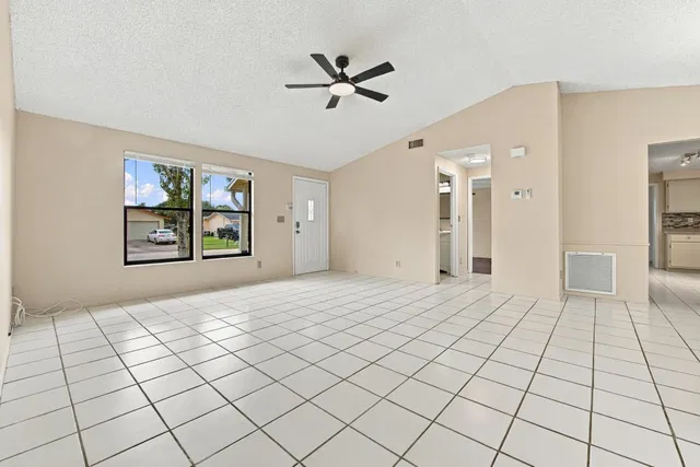 Residence photo 8