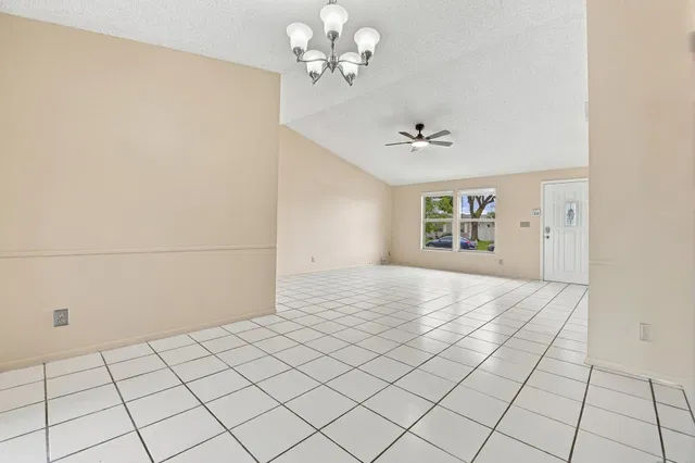 Residence photo 9