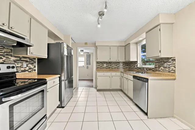 Residence photo 11