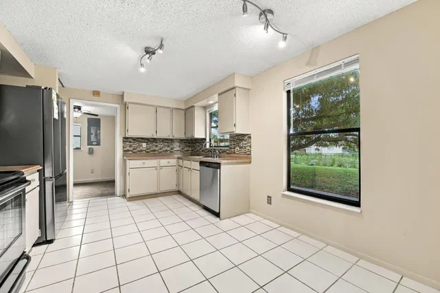 Residence photo 12