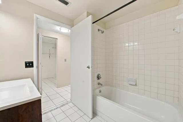 Residence photo 18