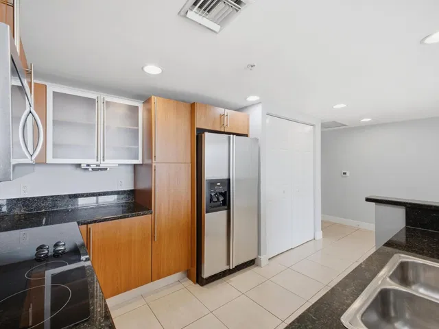 610 Clematis Unit 416 photo 10