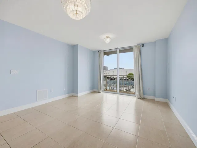 610 Clematis Unit 416 photo 12