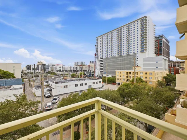 610 Clematis Unit 416 photo 18