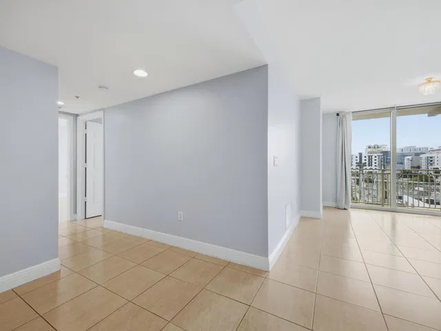 610 Clematis Unit 416 photo 19