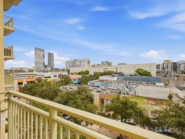 610 Clematis Unit 416 photo 27