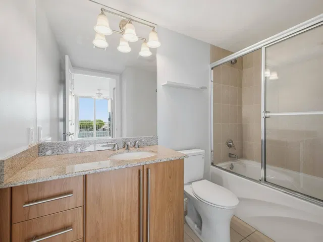 610 Clematis Unit 416 photo 29
