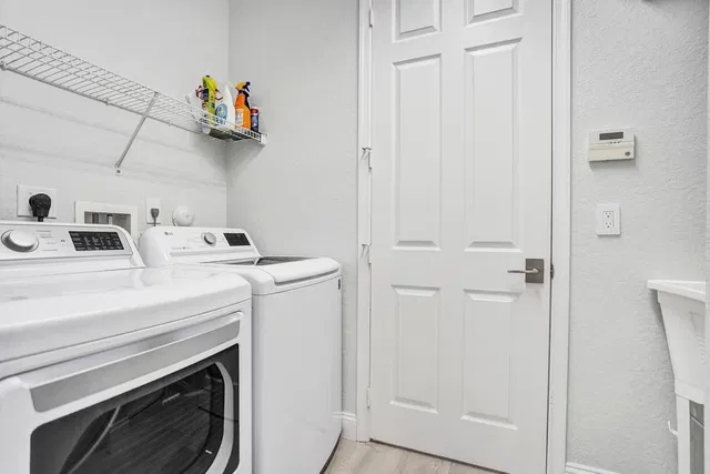  Residence photo 77