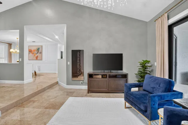 Residence photo 11