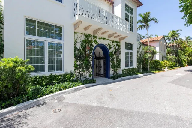 In-Town Palm Beach Unit 202 photo 2