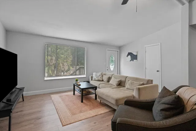 Residence photo 20