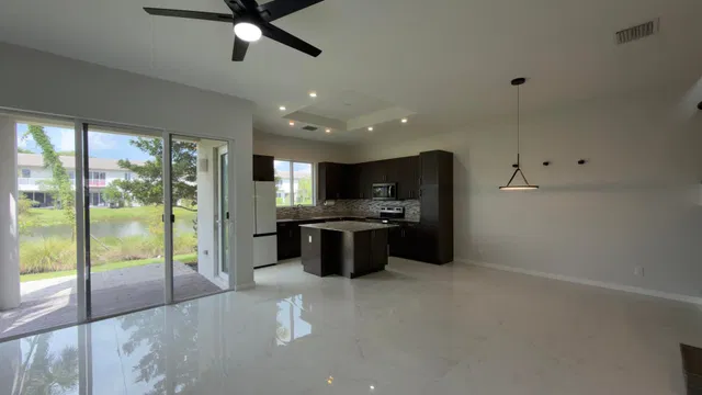  Residence photo 6