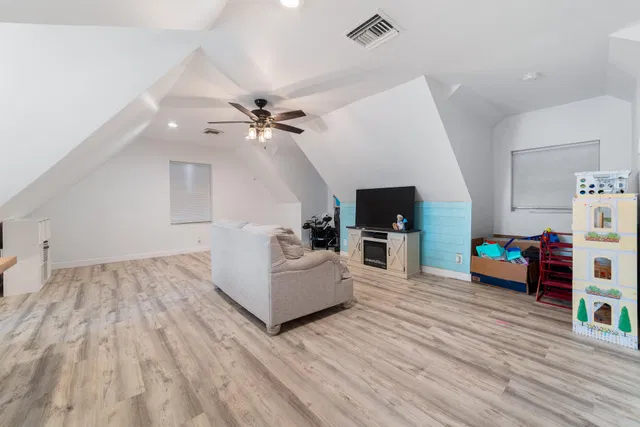 Residence photo 26