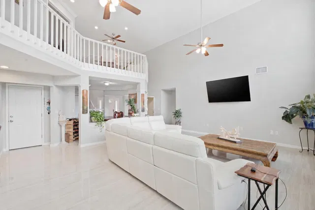  Residence photo 6