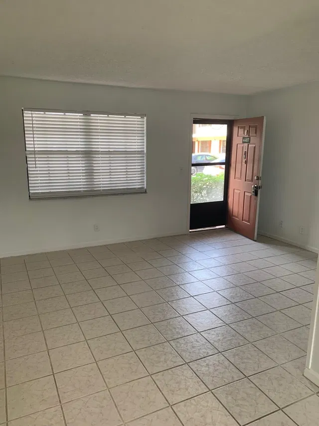 Residence photo 3