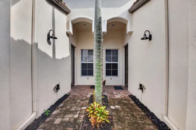 Residence photo 3