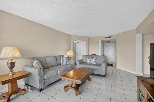 Unit 604 C photo 12