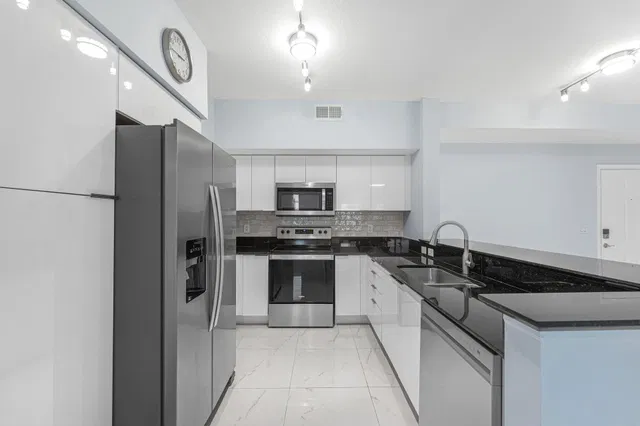 233 S Federal Boca Unit 605 photo 11