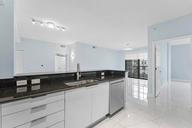 233 S Federal Boca Unit 605 photo 12