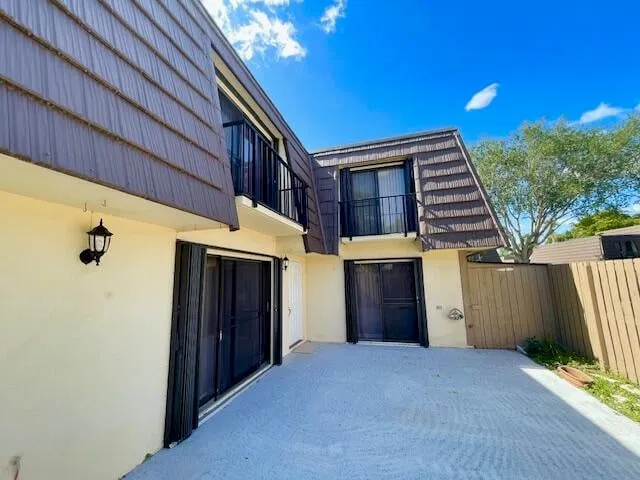 Residence photo 2