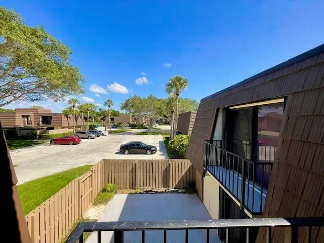 Residence photo 16
