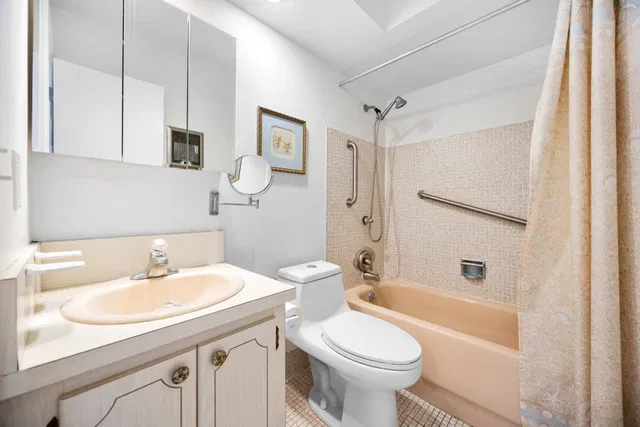 Unit 104 photo 26