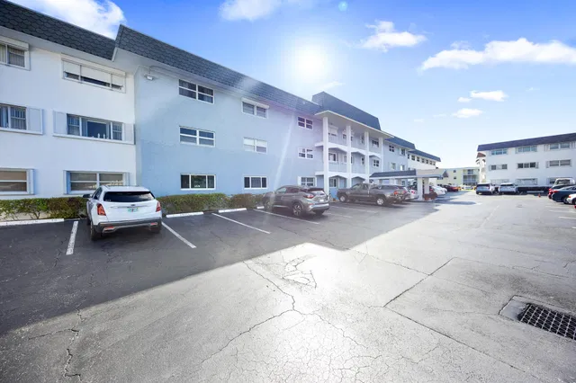 Unit 104 photo 32