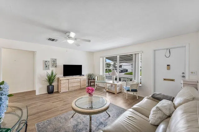 Residence photo 5