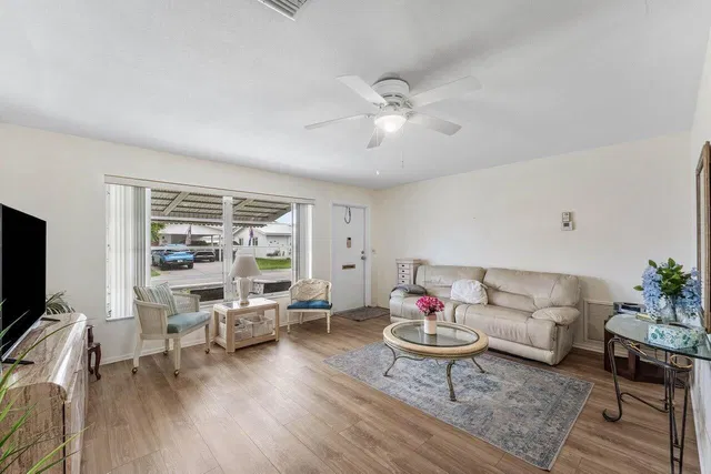 Residence photo 6