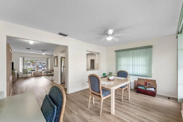 Residence photo 12