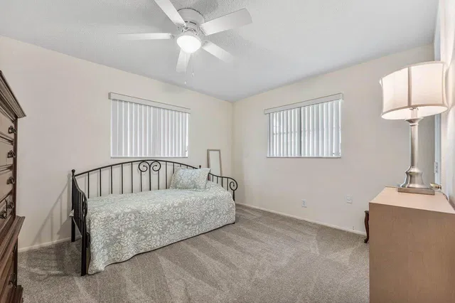 Residence photo 16