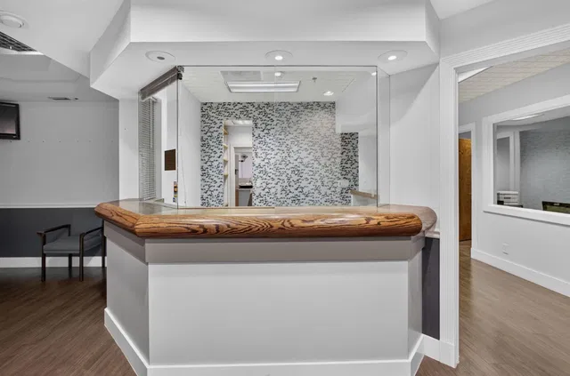 Unit 205 photo 6