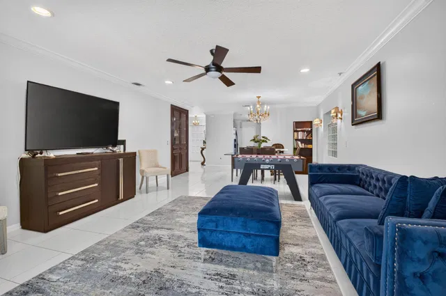 Residence photo 12